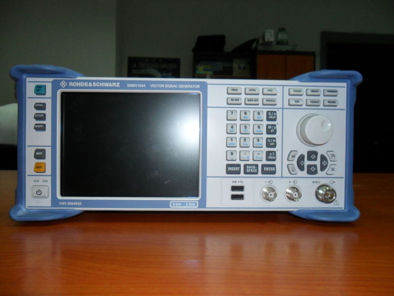 Файл:20111103 SMBV100A 255210 front.JPG
